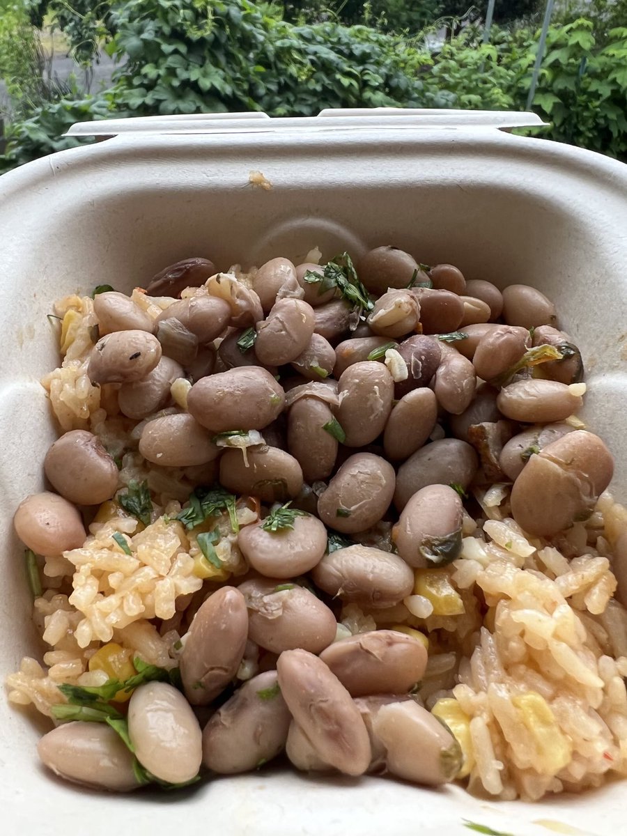 Feedthestreets2's tweet photo. Over 70 hot meals of frijoles rancheros out to Portland houseless friends today! Please keep the beans rolling on out! @/$ feedthestreetspdx161 ❤️🖤❤️ https://t.co/RF1Kx1BcyI
