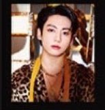 rockstarJKK's tweet photo. JUNGKOOK? SHIRTLESS? https://t.co/BfuO8zUOvo