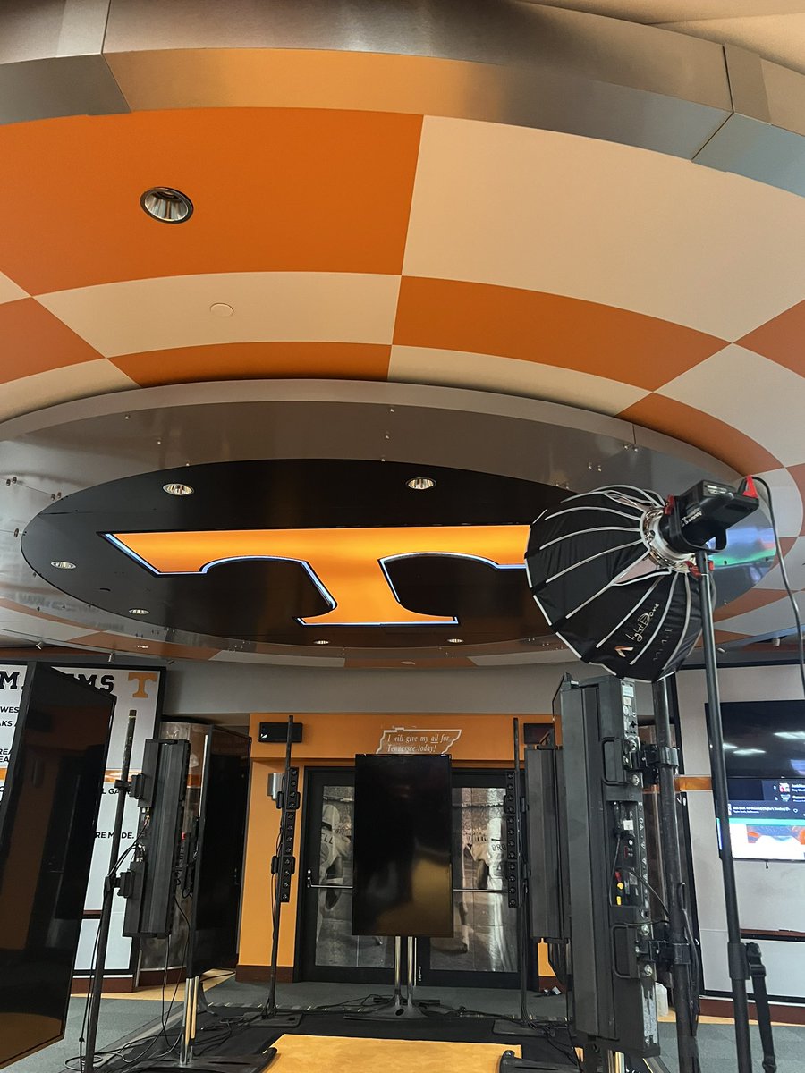 KropFBTwitr's tweet photo. Huge thanks to @luc_brian and @Vol_Football for an amazing visit today for the #lightning !! ⚡️⚡️🍊🍊Incredible next level facilities…BIG THINGS coming with HC @coachjoshheupel 😈😈 @coachg76 @CoachTimBanks @CoachEkelerUT @CoachWMartinez @CoachGolesh @BLawsonVols @larryblustein https://t.co/AkFS7HyTfp