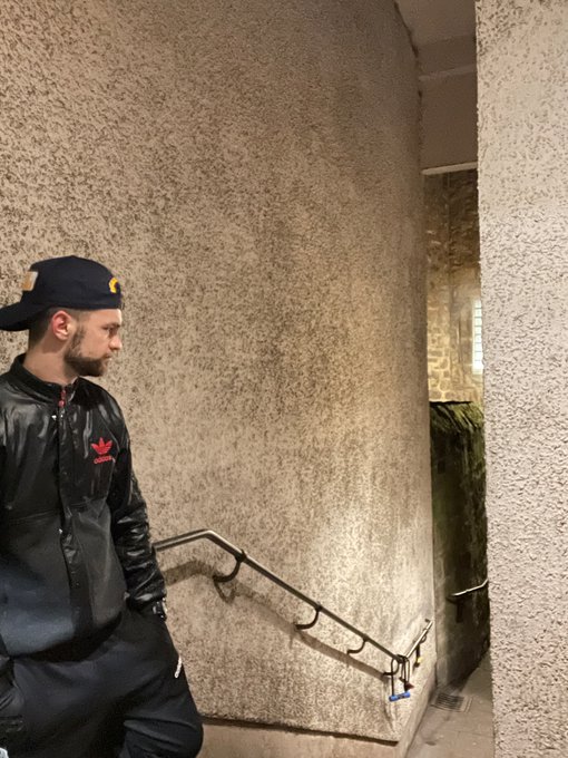 what would u do if ya bumped into me in a alleyway ? https://t.co/gC6JEdmYil