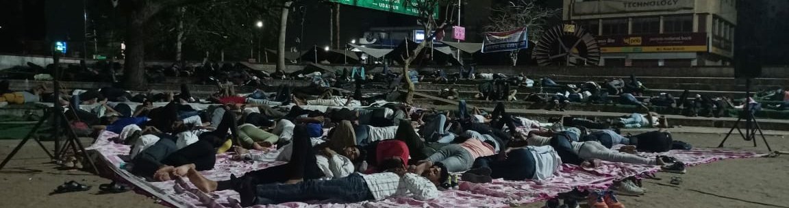 Upen Yadav (मोदी का परिवार) (@theupenyadav) on Twitter photo सरकार को शांतिपूर्वक आंदोलन की आवाज सुनाई नहीं देती है
जो कोई भी सड़क या रेल की पटरी रोकर उग्र आंदोलन करता है उसके पास वार्ता के लिए मंत्रियों को भेजती है
कल से युवा बेरोजगार इस गर्मी में सड़कों पर पड़े हैं उनकी तरफ ध्यान नहीं ?
अब लगता है हमें भी उग्र आंदोलन करना पड़ेगा <a href="/RajCMO/">CMO Rajasthan</a> सरकार को शांतिपूर्वक आंदोलन की आवाज सुनाई नहीं देती है
जो कोई भी सड़क या रेल की पटरी रोकर उग्र आंदोलन करता है उसके पास वार्ता के लिए मंत्रियों को भेजती है
कल से युवा बेरोजगार इस गर्मी में सड़कों पर पड़े हैं उनकी तरफ ध्यान नहीं ?
अब लगता है हमें भी उग्र आंदोलन करना पड़ेगा <a href="/RajCMO/">CMO Rajasthan</a>