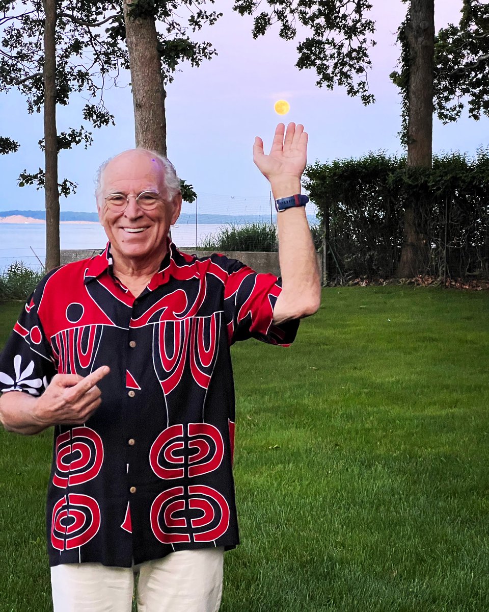 jimmybuffett's tweet photo. On a cloudless night in June… https://t.co/CqiOwEvFXH