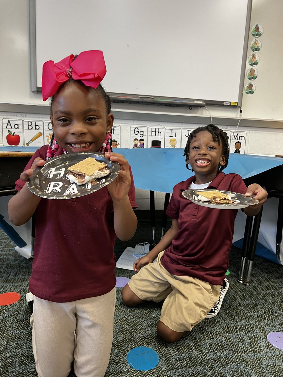 mspep26's tweet photo. Today at Camp Learned-a-Lot we went on a nature walk, used our findings to make leaf shadings, played I spy &amp; made s’mores! #kindergarten #lastweekofschool #campday https://t.co/kyLrbJ44uD