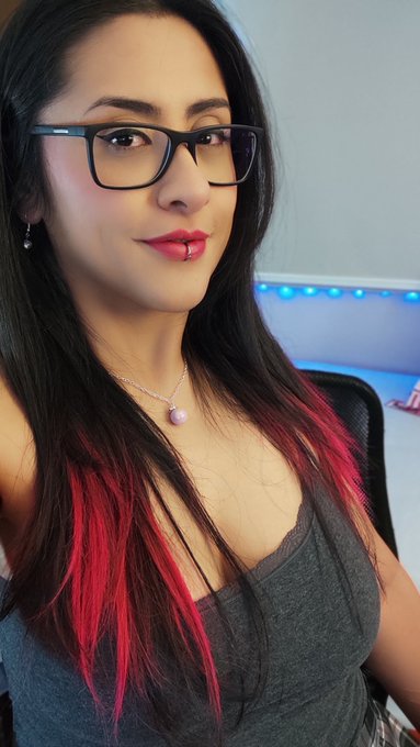 Online now, lovelies! https://t.co/E92adNggnR https://t.co/KZRpthvUNV