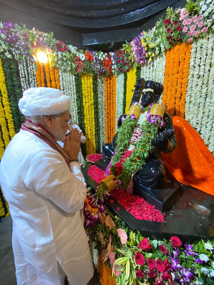 ChDadaPatil's tweet photo. जगद्गुरू संत श्री तुकाराम महाराजांसमोर नतमस्तक झालेले मा. पंतप्रधान @narendramodi जी!

#VitthalBhaktModi https://t.co/QCK4ROfYVV
