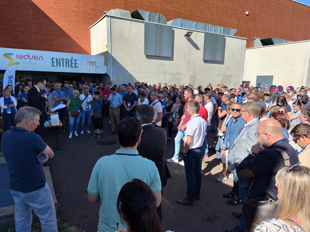Enedis_BFC's tweet photo. . @poggi_robert, Directeur Régional, ouvre le forum Prévention Santé Sécurité @enedis_bourg à #Autun. C'est parti pour 3 jours dédiés à la #Sécurité de nos salariés et prestataires. https://t.co/BIAXsDceN4