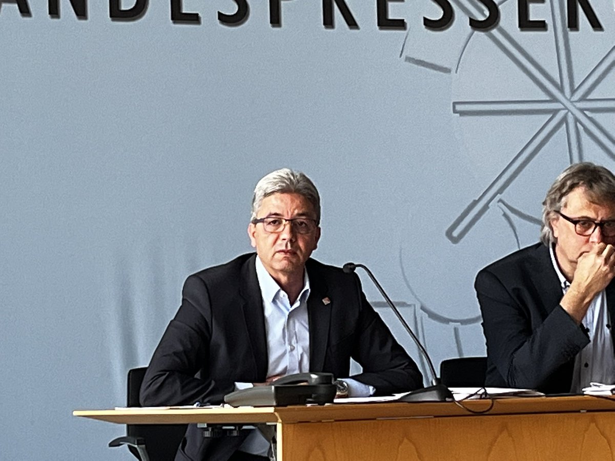 #Mindestlohn von 12 Euro: Schon die Ankündigung der Erhöhung hat in den Branchen der <a href="/GewerkschaftNGG/">Gewerkschaft NGG</a> Rückenwind für bessere tarifliche Standards geliefert, berichtet <a href="/Mohamed_Boudih/">Mohamed Boudih</a> bei Vorstellung neuer #Tarif-Studie #Tarifvertrag