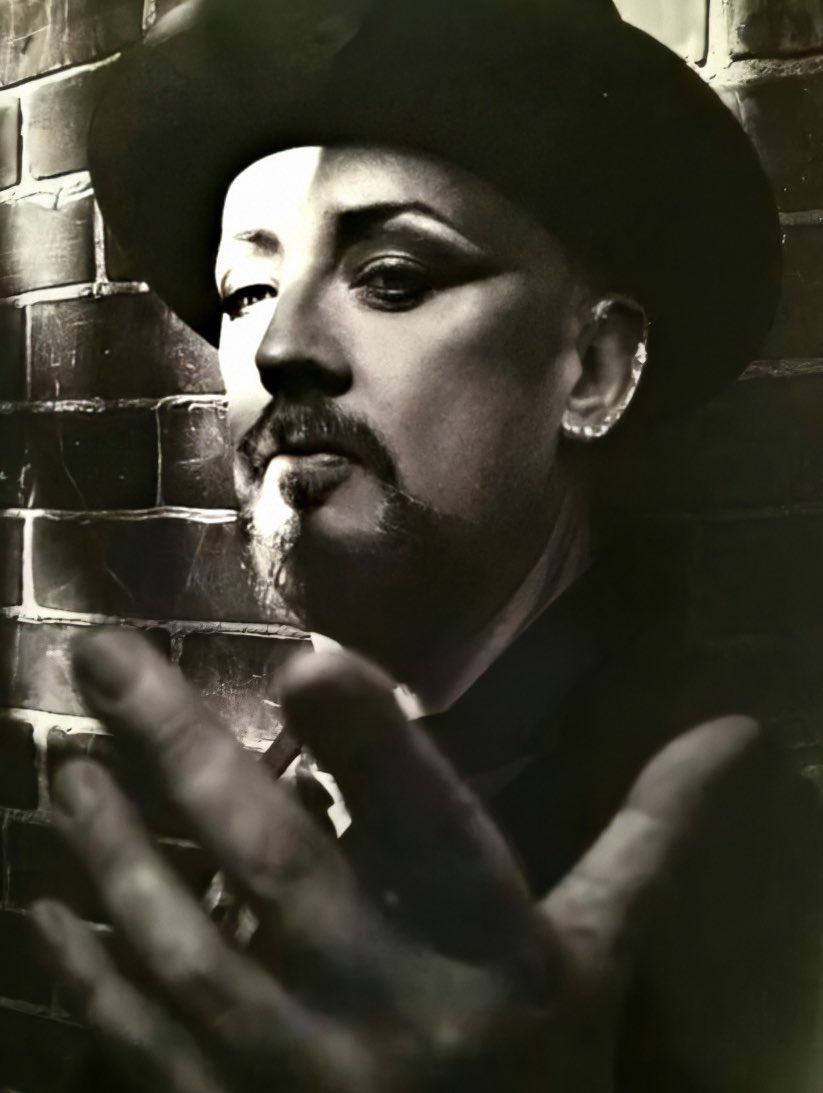 SandraNoWayToG1's tweet photo. Happy Birthday to the most inspiring and talented musician and artist! 🎂🥳🎶🎤💗 Hey George @BoyGeorge I wish you a fabulous day full of joy and happiness! You are a gem! Stay as you are! You are loved! Big hugs and kisses to you! xx 
Greetings from Germany! Sandrine 💋 https://t.co/Yc68Ff4CSv