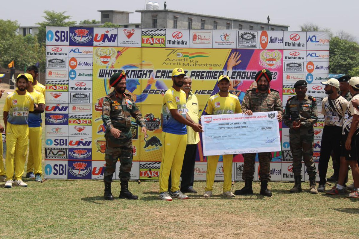 Whiteknight_IA's tweet photo. #WhiteKnight50
#WKPL2022 concluded amidst great fanfare & jubilance.Poonch Panthers emerged as the victors & were felicitated in presence of #ArmyCdrNC,#GOC @WhiteKnight_IA & Brig Anil Gupta (Retd), Chairman, J&K Cricket Association.
#AmritMahotsav
@adgpi
@NorthernComd_IA https://t.co/J7OgJKyHug