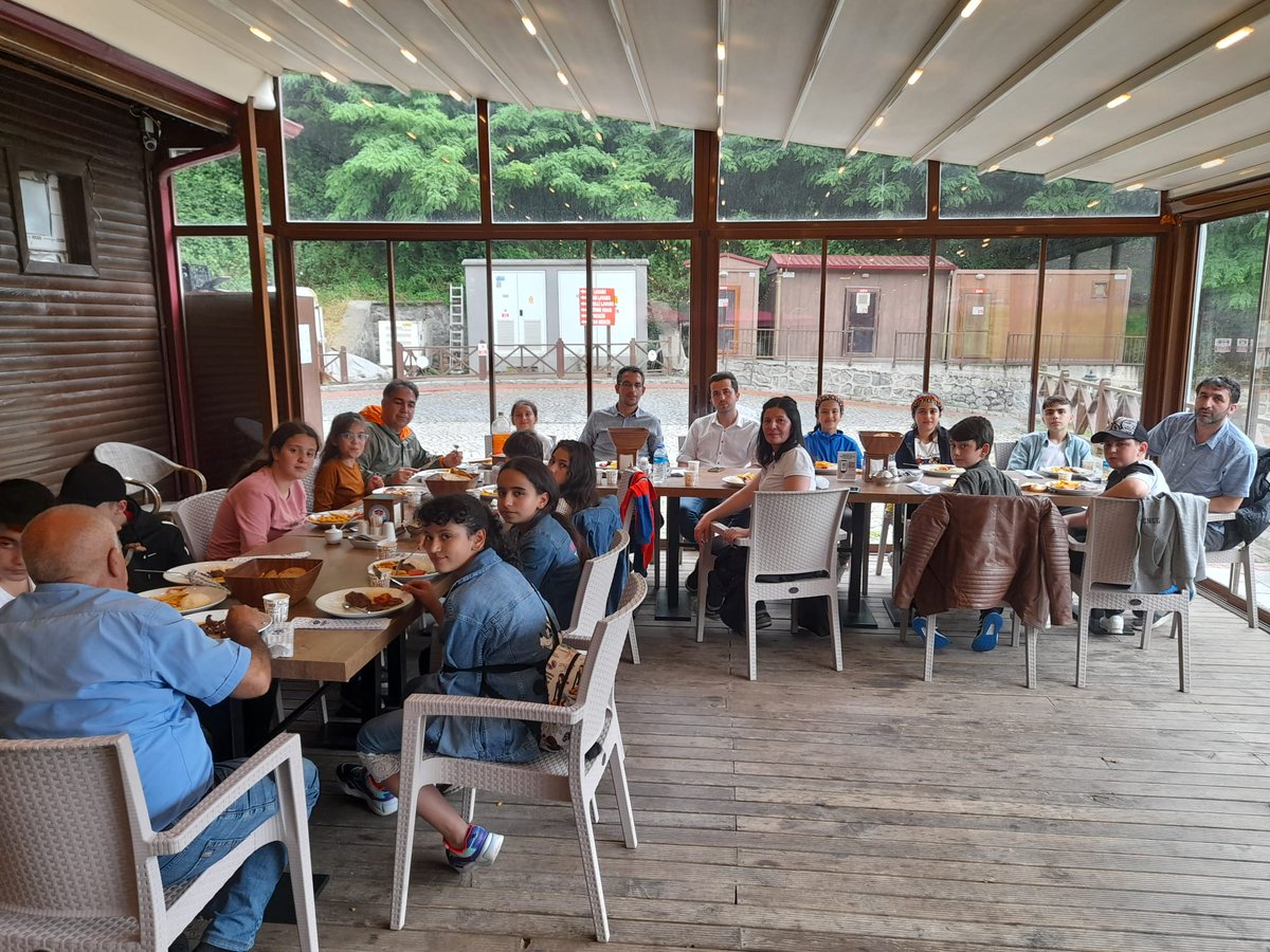 Öğrencilerimizle beraber yapmış olduğumuz Trabzon gezisinde bizlere desteğini esirgemeyen <a href="/Trabzonspor/">Trabzonspor</a> kulübüne ve <a href="/TrabzonBelTr/">Trabzon Büyükşehir Belediyesi</a> yetkililerine teşekkür ederiz.