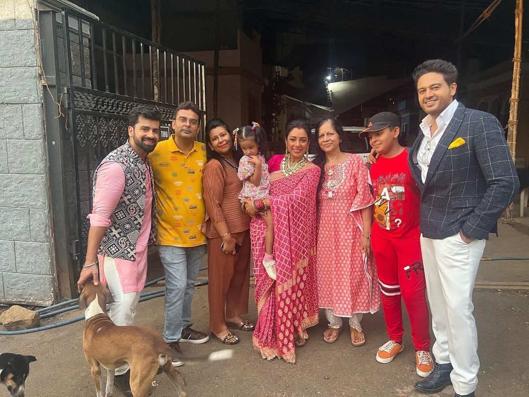 Team #Anupamaa with Ashish sir's family.❤️
#GauravKhanna #AashishMehrotra #AnujKapadia