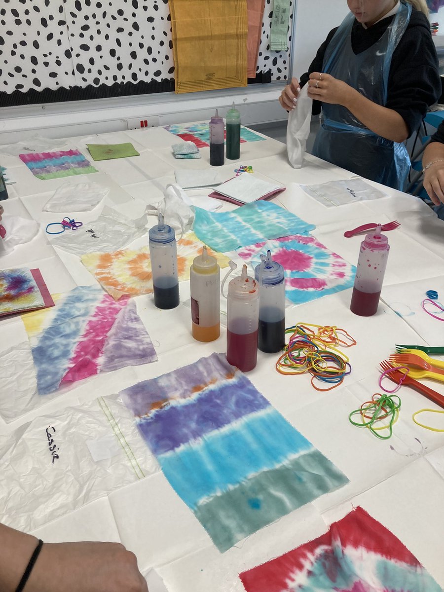 WCHS_Pathways's tweet photo. On Tuesdays we tie-dye! @gooeyevents @WestCalderHigh #sustainability #fashion #weAREwchs https://t.co/NYdK2Fe2ta