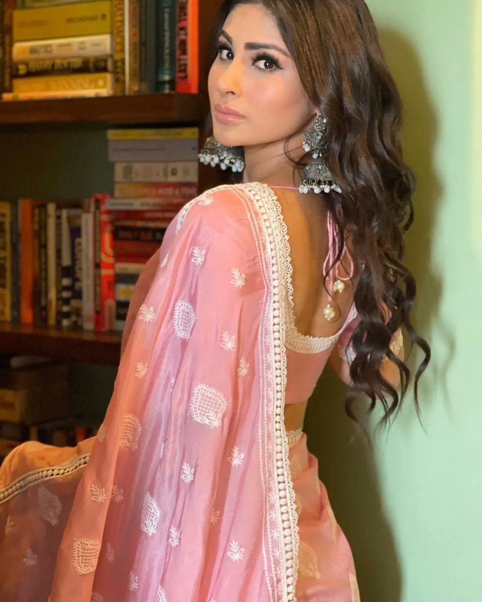 heyjessse_'s tweet photo. Who is ur fav actress in #Naagin ?

Like for #TejasswiPrakash
Retweet for #MouniRoy

#Brahmastra          #TeJran https://t.co/3zTzr3wdUb