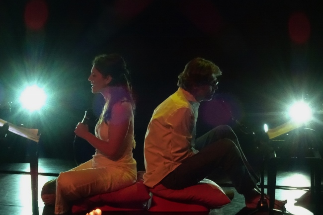 Hanta_LitBlog's tweet photo. #PoetryInternational Rotterdam 2022: #LauraBohn en #MischaAndriessen tijdens 'My body, my poem'. Zij zingt zijn tekst, hij leest zijn eigen tekst.
@poetry_nl @_o_festival https://t.co/qcDPhYuxmC