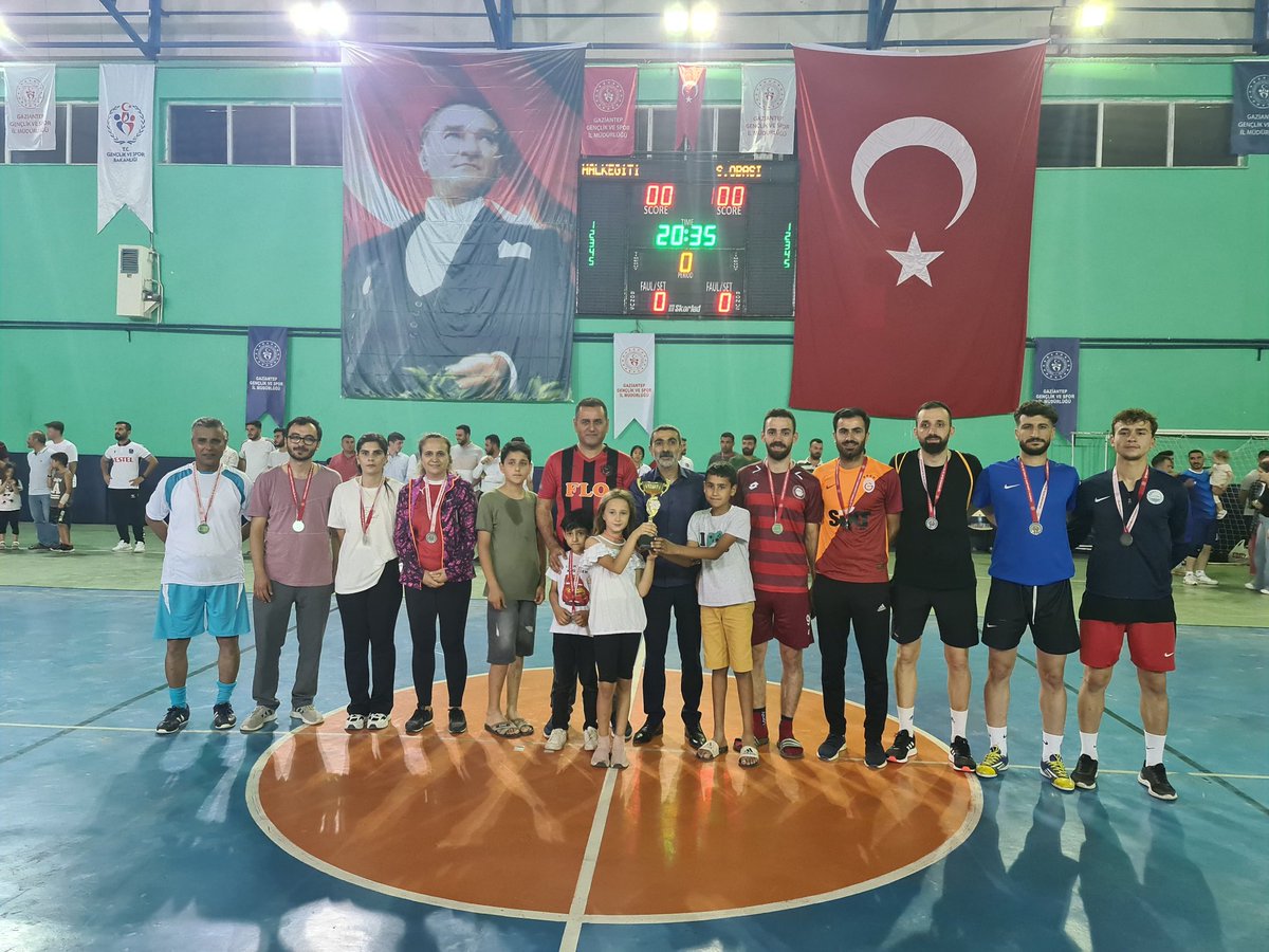 cemcamlibel's tweet photo. @sporsehrigantep 
Dereceye giren takımlarımızı tebrik eder, katılım sağlayan ve destekleyen herkese teşekkür ederiz 
@Yavuzeli_Kaym 
@hasanrasit 
@yavuzelibld 
@SakarogluKemal 
@muhittinozby
@yavuzelimem 
@mustafakirac27 
@erdalaldemir33
@ismailncel5 
@recep_incesu_ 
@cemcamlibel https://t.co/0T8nGnhH4b