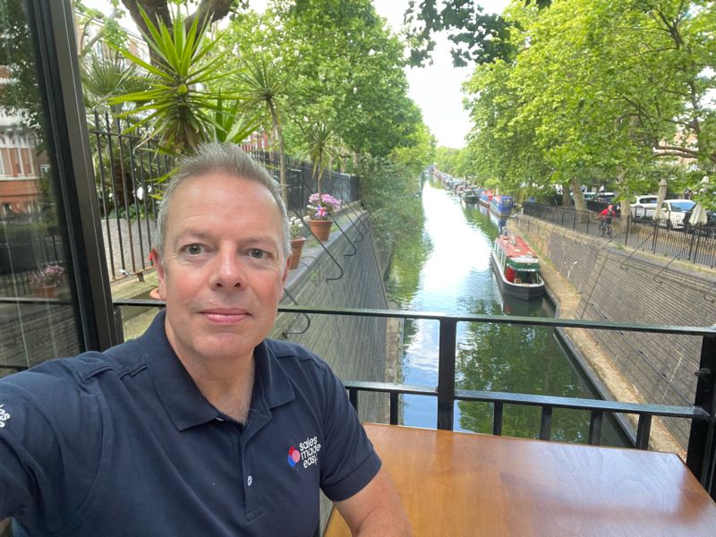 SalesMadeEasy1's tweet photo. How important is your working environment?
Our founder Kevin was in London last week for a series of meetings. No agenda, no time constraints and a lovely calm bistro.

In this new hybrid world, where do you work and do you go somewhere different if you need to think&amp;be creative? https://t.co/xU6xyszABK
