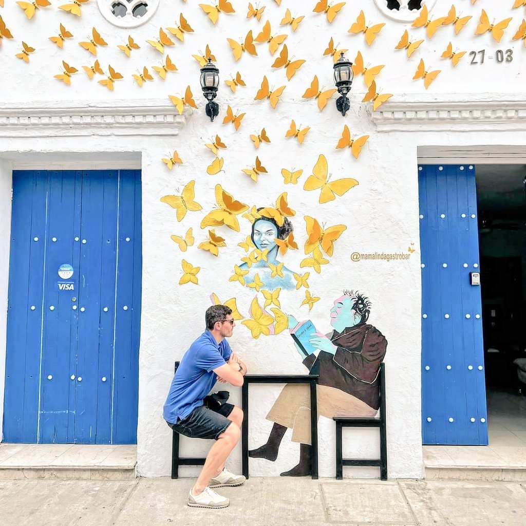 literlandweb1's tweet photo. Una parada en Macondo, junto al hogar  de las mariposas amarillas. https://t.co/k1392Ibp76