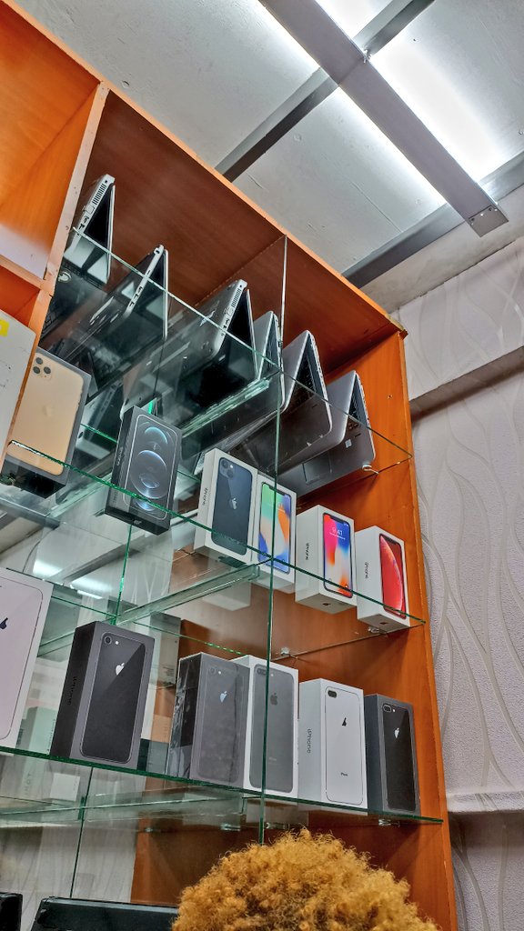 ItsJeffreyJeff's tweet photo. Tumefungua..kujieni laptops na masimu..we also do laptop repairs. Shop iko apa Imenti 1st floor,shop no.2 https://t.co/iqUoKntsD3