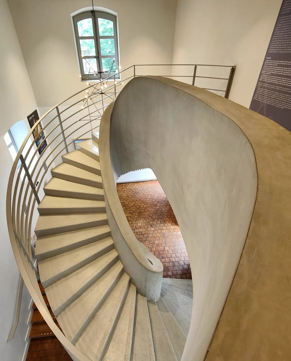 EtwTerp's tweet photo. Drôle d'hélice...
Accueil de l'Hôtel de Caumont,
Aix-en-Provence, 26 mai 2022
#mathartist #mathlover #photomaths #maths #geometrie #artsetmaths #hoteldecaumont #aixenprovence #helice #helicoidal
🔶 RV sur Instagram
📸🖍️MATHS_ARTIST✏️🎨https://t.co/1OVKVNPI8n https://t.co/pU6k9I4NWx