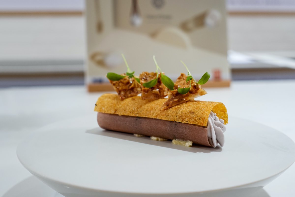 Foodelicious_tw's tweet photo. Pastry Show with Cream of Europe
✅ Mini Earth
Chef Una uses No. 57 sweet potato, brown sugar, coffee and charcoal ..etc to pair with European Cream.
-
✅ Taro &amp; Pineapple Roll
As the name stated, Taro and Pineapple are the famous Taiwanese fruits.
#creamofeurope #pastryshow https://t.co/xAKBwBWHib