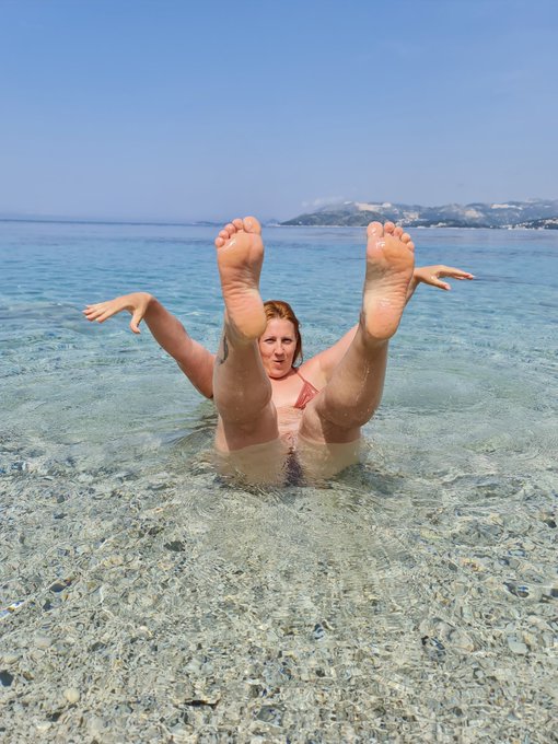 During the photo shoot, something went wrong😜 https://t.co/alIE7Aqwlo<a href="/tag/curvy"class="tags"><span>#curvy</span></a><a href="/tag/pregnant"class="tags"><span>#pregnant</span></a><a href="/tag/redhair"class="tags"><span>#redhair</span></a>