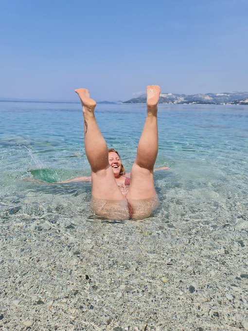 During the photo shoot, something went wrong😜 https://t.co/alIE7Aqwlo<a href="/tag/curvy"class="tags"><span>#curvy</span></a><a href="/tag/pregnant"class="tags"><span>#pregnant</span></a><a href="/tag/redhair"class="tags"><span>#redhair</span></a>