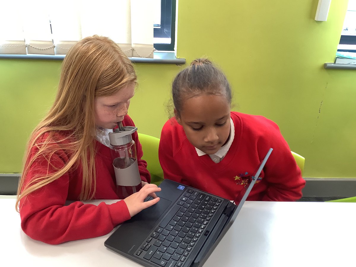westheathprim's tweet photo. #WHPSClass10 learning all about the intricacies of scratch. We designed a sprite and coded so it played the drums #WHPSICT https://t.co/I0lmzM7Pzr
