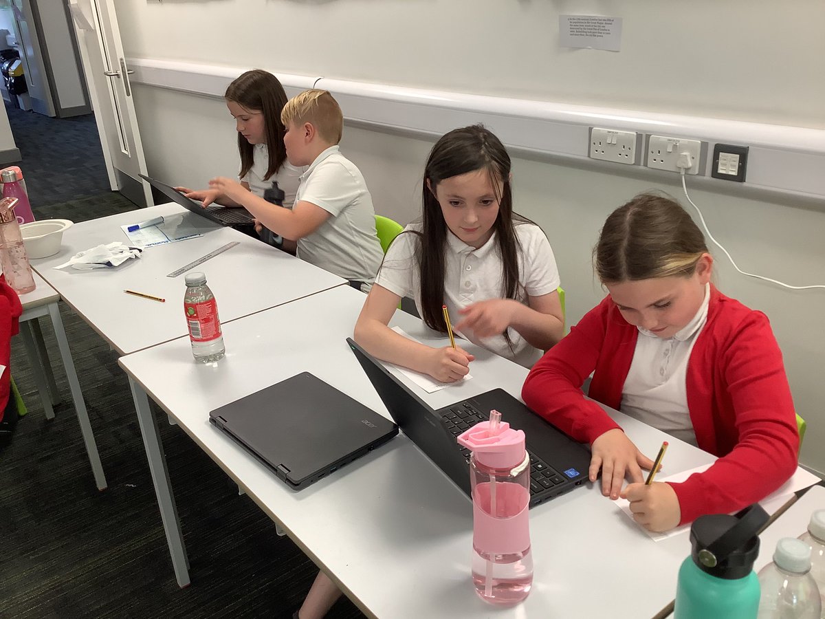 westheathprim's tweet photo. #WHPSClass10 learning all about the intricacies of scratch. We designed a sprite and coded so it played the drums #WHPSICT https://t.co/I0lmzM7Pzr
