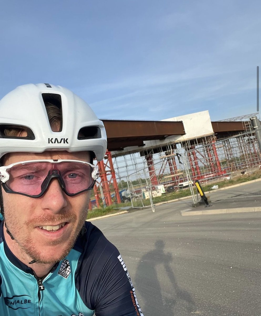BioracerUK's tweet photo. It's #TeamTuesday and we'd like to introduce Russell Hampton!
Russel is a former pro turned cafe racer (by his own admission!) and is regularly at Bioracer events who can often be found taking selfies as demonstrated!
#BioracerFamily #caferacer #cycleapparel https://t.co/fYBdsW4t0o