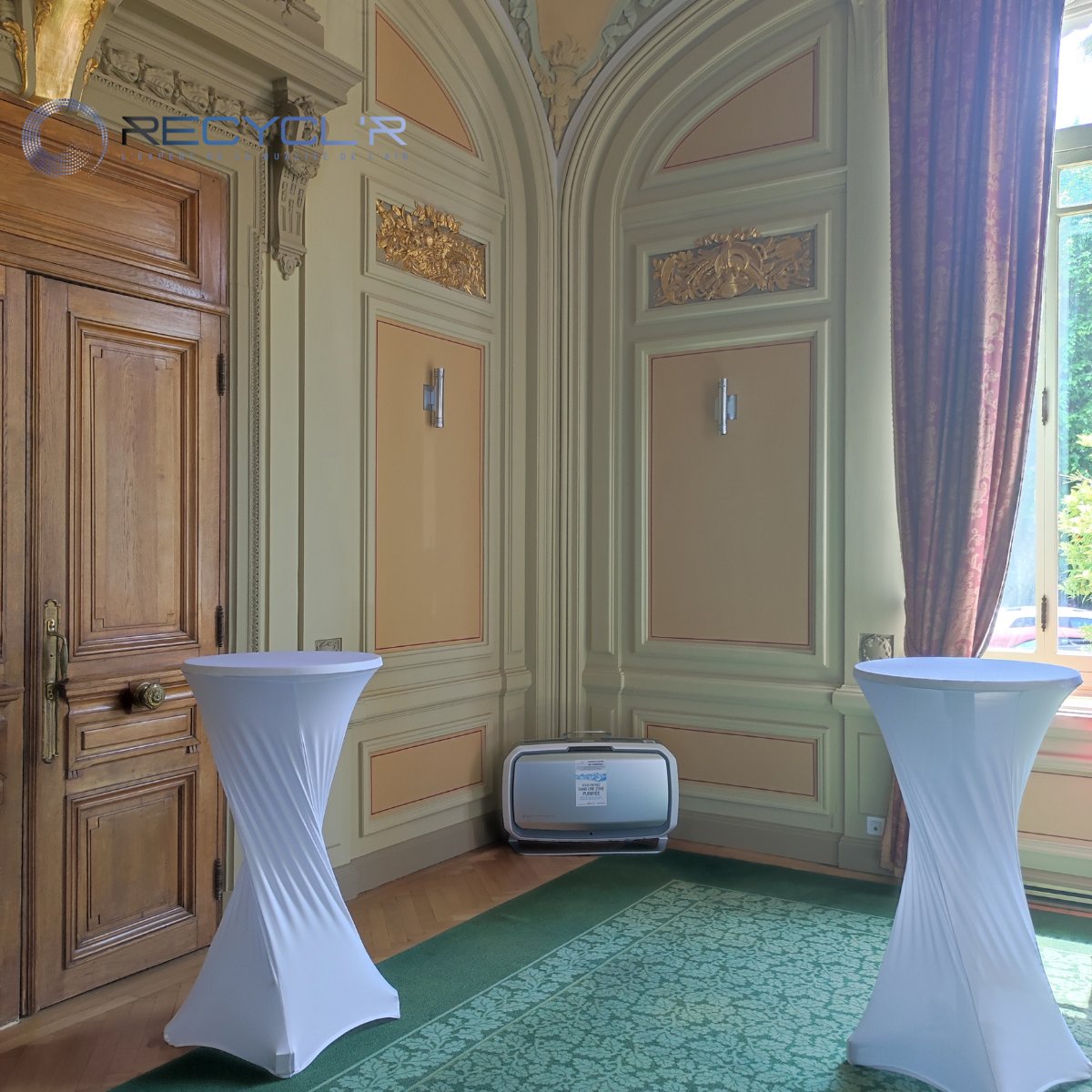 D_Securite_Grp's tweet photo. NOS INSTALLATIONS📌- Nous sommes ravis d'équiper en #purificateursdair la @CCIcotedazur (Chambre de Commerce et d'Industrie) !  
Faîtes comme eux et découvrez nos solutions pour purifier l'air que vous respirez ici 👉https://t.co/rNoXzAsCFM https://t.co/vEYSOSgw1f