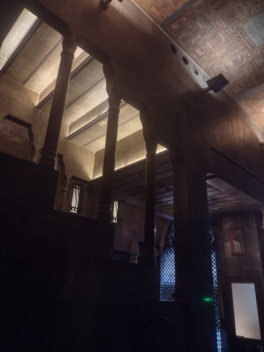 Ayer fue un placer escuchar y aprender de expertos charlando sobre la fundación y el maestro #gaudi en el <a href="/PalauGuell/">Palau Güell 🏛</a> ,invitado por <a href="/AmicsdeGaudi/">Amics de Gaudí</a> en el 70 aniversario de su fundación. Gracias #Barcelona #cultura #art #arquitectura