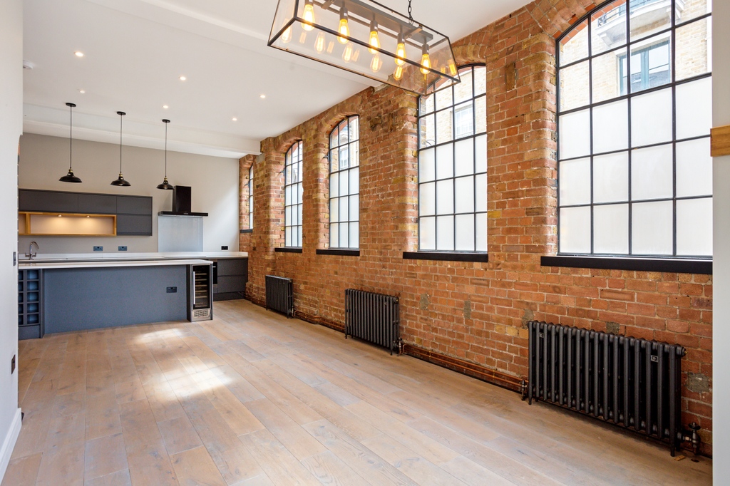 HOME TO LET: A 2-bed converted warehouse on Water Lane in Richmond, moments from the river. Finished to an impeccable standard. ⁠
⁠
Contact Isabel.kirk@marstonproperties.co.uk for more info.

#richmond #hometolet #convertedwarehouse #warehousetolet #propertytolet  #swlondon