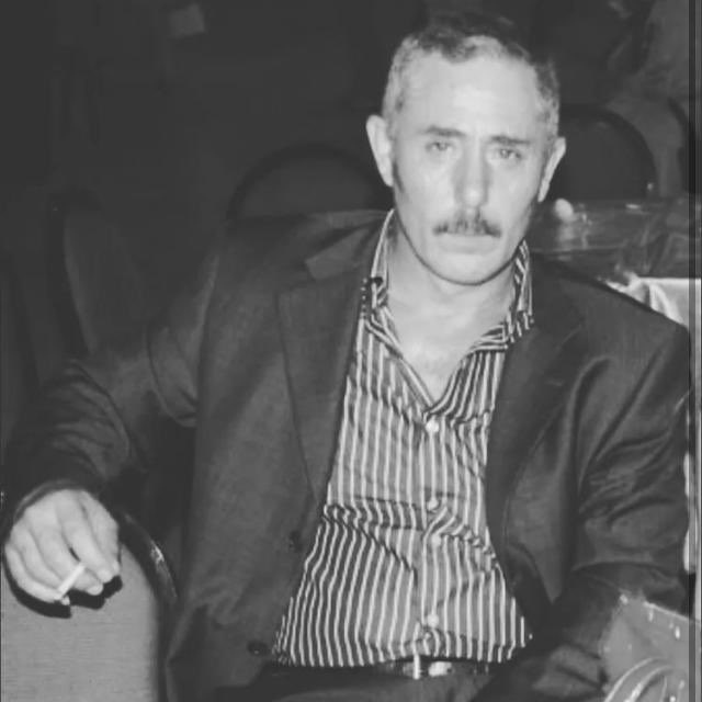 BesiktasAddicts's tweet photo. Tribünlerimizin sevilen isimlerinden Kuban Yılmaz’ın babasının vefat haberini derin bir üzüntüyle öğrenmiş bulunmaktayız. Amcamıza Allah’tan rahmet, ailesi ve sevenlerine başsağlığı dileriz. https://t.co/pNW1ySlgl7