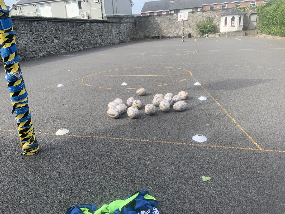 Active week continues keeping busy with St Anne’s Loreto Primary school Navan. Hosting the seniors at <a href="/Navanrfc/">Navanrfc</a> and the juniors back at school.
#activeweek #tagrugby #fromthegroundup #leinsterrugby
