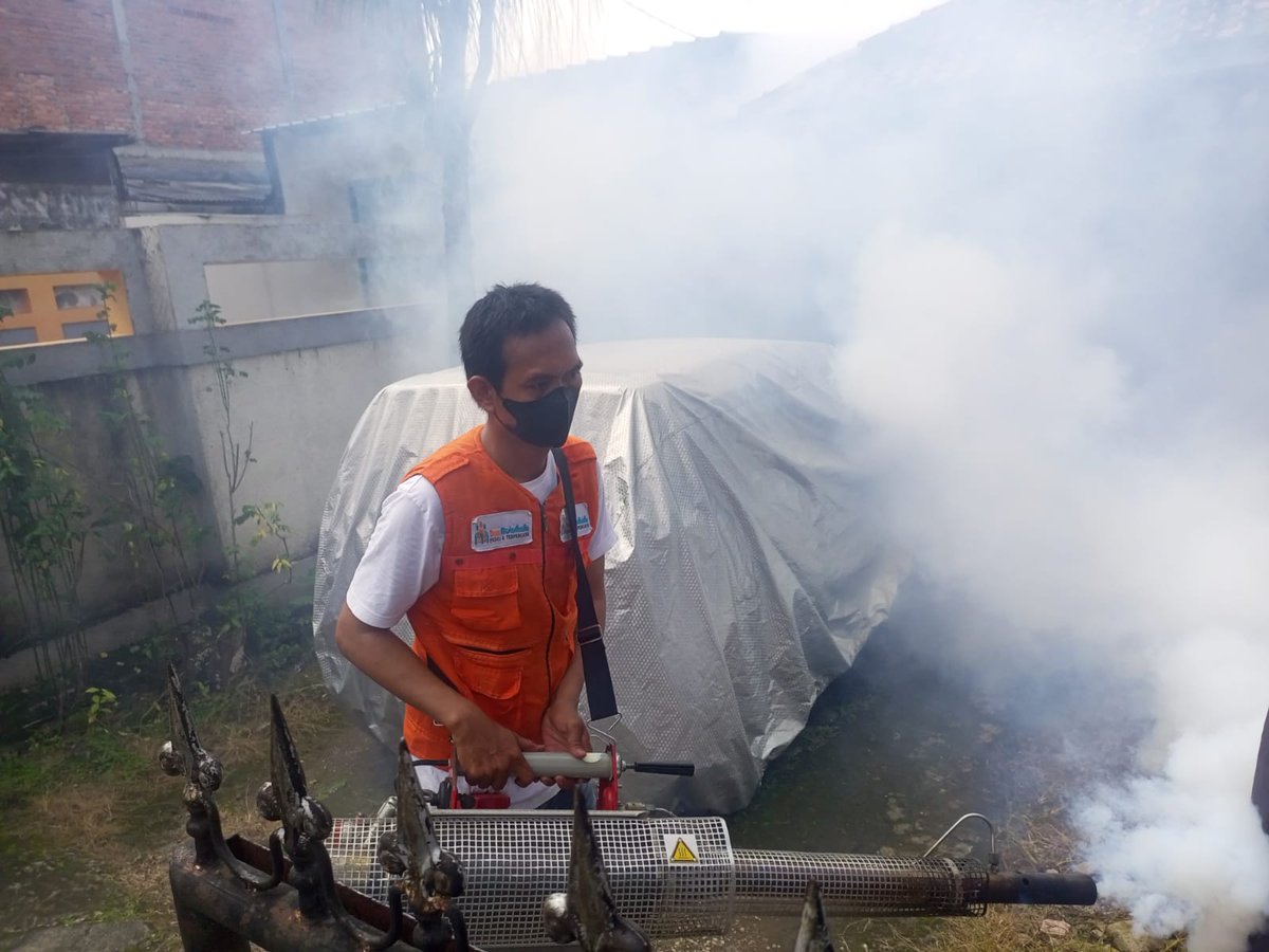 mustadhafin's tweet photo. Layanan Fogging Gratis Dana Mustadhafin bersinergi dgn DPD ABI Kota Tangerang dan FORKABI pada Minggu, 12 Juni 2022 di Wilayah RW 03, Sudimara Barat, Ciledug, Kota Tangerang.
#fogginggratis #khidmat #kemanusiaan #sehatbersama #gotongroyong #islam #peduli https://t.co/8zwJoOKDCA