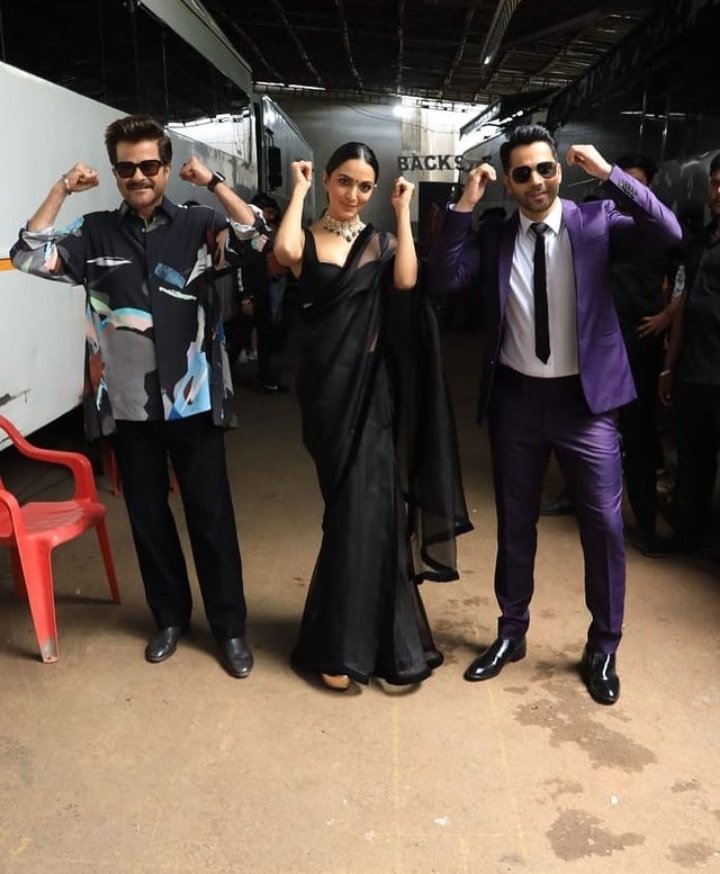 varun,kiara and anil on the sets of #SuperstarSinger2 for #JugJuggJeeyo promotions ❤
#VarunDhawan | #AnilKapoor | #KiaraAdvani