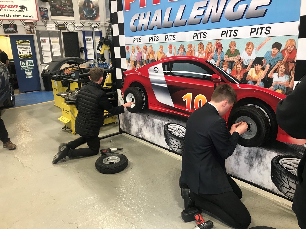 WesthoughtonHS's tweet photo. Big thanks to Salford college for our WHS Year 10 taster day yesterday! A great insight for students at the different courses on offer, lots of new skills weren't learnt by all! #Year10 #collegetaster @SalfordColleges https://t.co/uOSoq95i8p