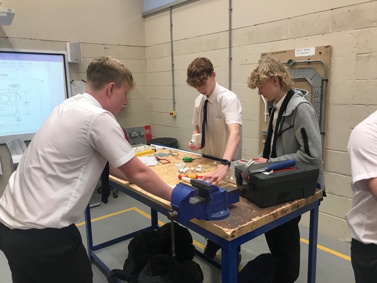 WesthoughtonHS's tweet photo. Big thanks to Salford college for our WHS Year 10 taster day yesterday! A great insight for students at the different courses on offer, lots of new skills weren't learnt by all! #Year10 #collegetaster @SalfordColleges https://t.co/uOSoq95i8p