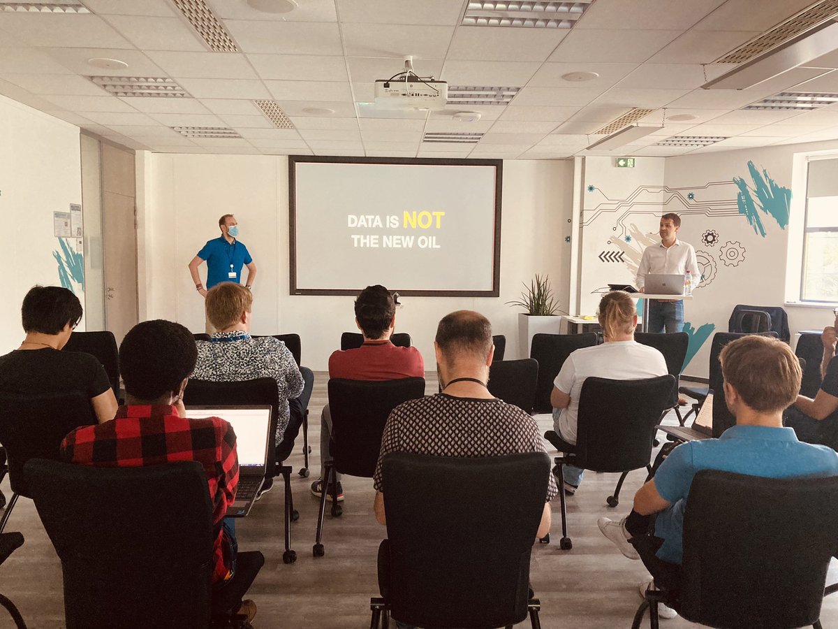 C’est parti pour un super #talk sur la #fast #data 🚄chez <a href="/AXAJobs_fr/">AXA Jobs France</a> <a href="/AXAFrance/">AXA France</a> ! #bbl #tech #culture the place to be 😍