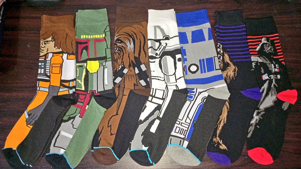 Maliasocks's tweet photo. Canilleras Star Wars. Talla única. $10.000 el par https://t.co/d0OLjfeCyf
