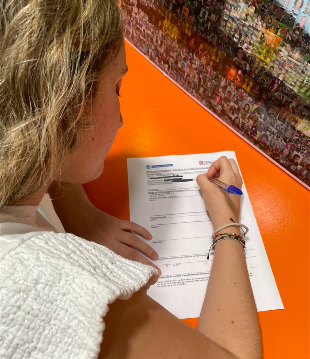 Nova jornada de reclamacions per l'#educaciopública a #Badalona, avui també expliquem a les secretaries, a l'OME i a tothom que ens atén que seguim demanant solucions estructurals, més enllà d'aquesta acció per aconseguir una solució urgent #NoSocUnNúmero