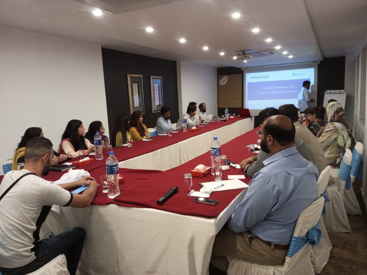 SadiaAbdulKhal5's tweet photo. Training on Fact Checking Mechanism organized by Individualland supported by Friedrich Naumann Foundation for freedom Pakistan
#factcheckpakistan
@FNFPakistan
@individualland
@SmartHOTEL https://t.co/TPoGfulkUj