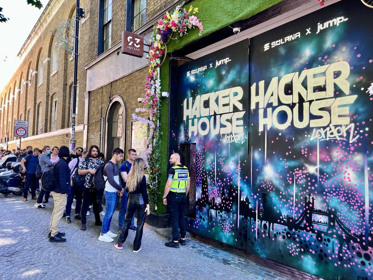 hackerhouses's tweet photo. gm #HackerHouseLondon 🔥

Here’s your first day’s lineup!

10a: Kick Off
3p: Welcome to the Hacker House w/ @baalazamon &amp; @jump_
3:3p: All Things Solana w/ @baalazamon
5p: Building Onboarding Mechanisms that Scale w/ @Web3Auth's @ElishaJohn
6p: @solana x @jump_ Welcome event https://t.co/P0Bn1aasyG