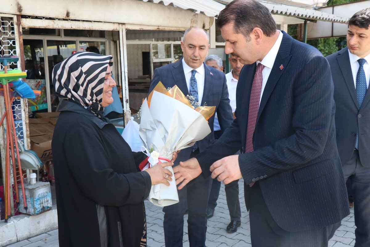 SuphiAksoyB's tweet photo. Sayın Valimiz @valisalihayhan Beyefendi Belediye Başkanlığımızda bizleri ziyaret etti. Ziyarette; yaptığımız hizmetleri ve faaliyetleri anlatarak, çalışmalarımızı hep birlikte değerlendirdik.

Hep birlikte, el ele, omuz omuza daha birçok projeyi ilçemize kazandıracağız inşallah. https://t.co/faDWfVcc9e
