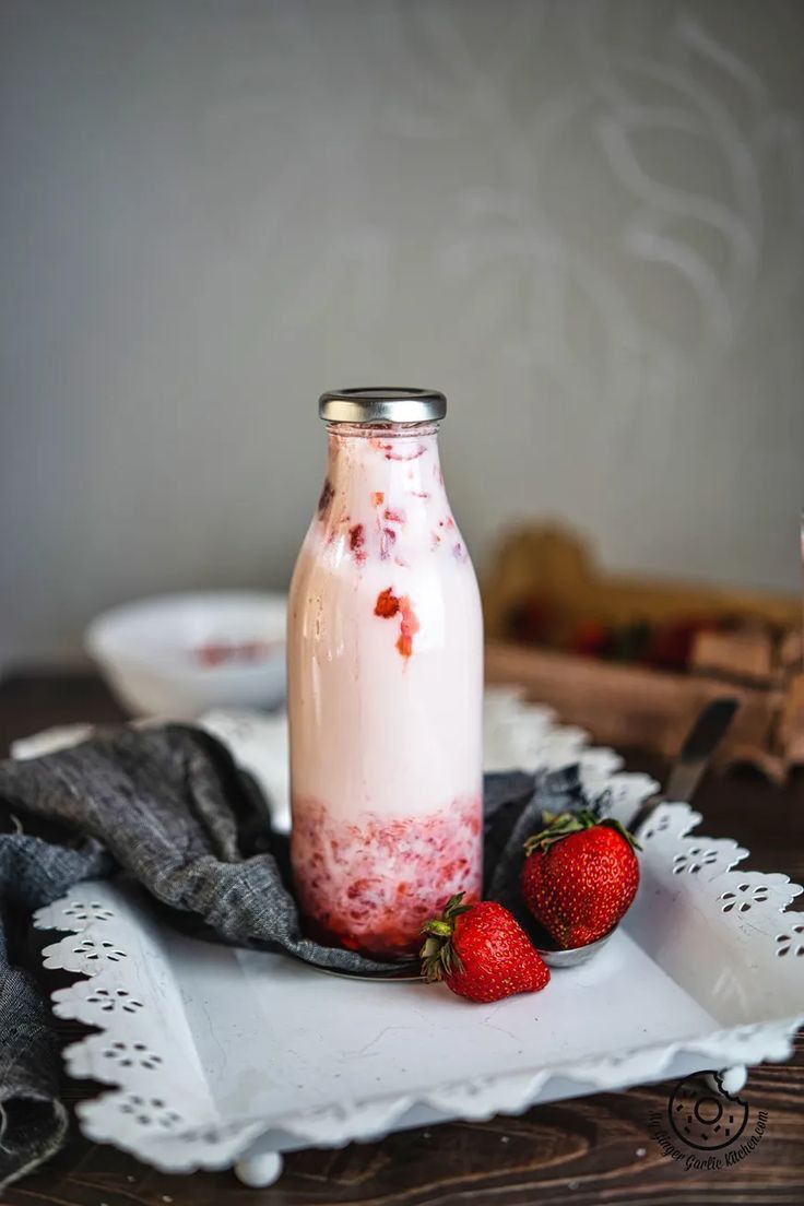 BathoryCafe's tweet photo. Strawberry Milk 🥛🍓
พร้อมการ์ดสุดพิเศษจากผู้ส่ง✨💌

To: @icharanyu🧸
From: @winterjay___❄️

#BathoryCafe https://t.co/L7tnkpZLyV