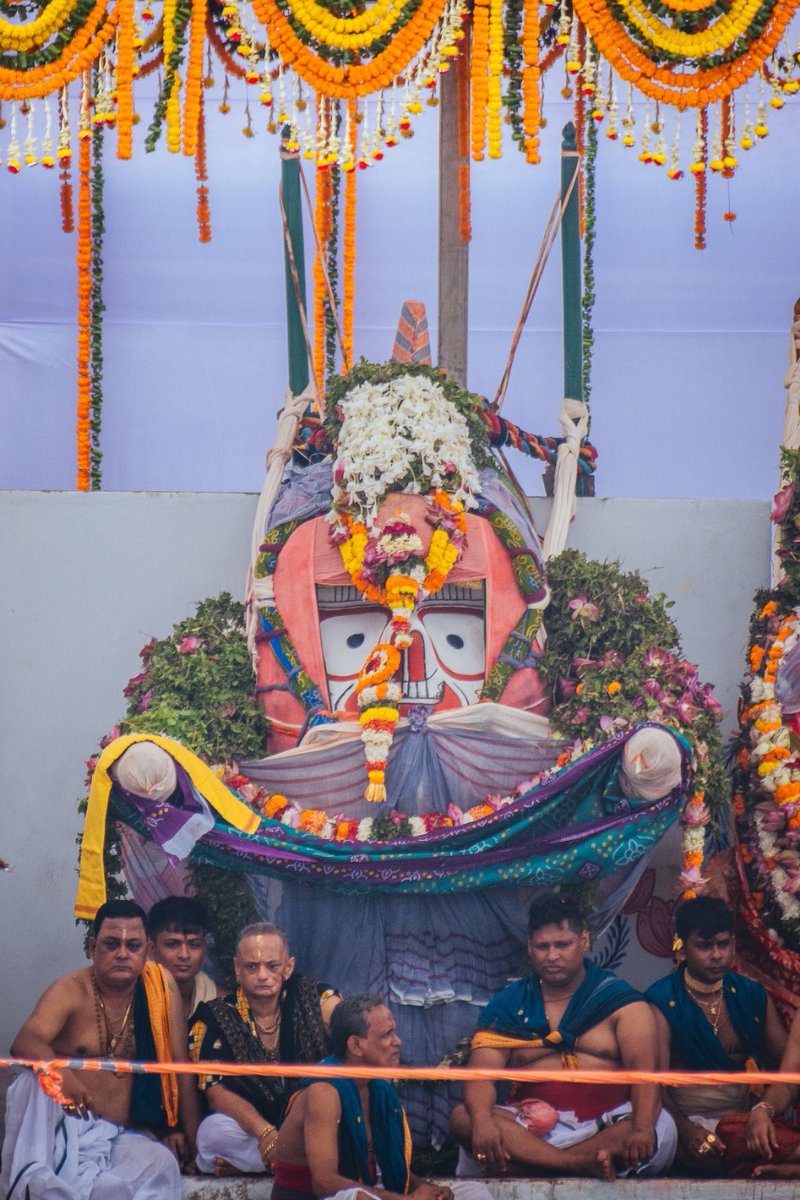 SJTA_Puri's tweet photo. ସ୍ନାନ ବେଦୀରେ ମହାପ୍ରଭୁ ।

#SnanaJatra2022
#JaiJagannatha https://t.co/CvCU8H5t5r
