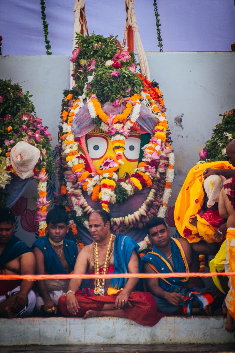 SJTA_Puri's tweet photo. ସ୍ନାନ ବେଦୀରେ ମହାପ୍ରଭୁ ।

#SnanaJatra2022
#JaiJagannatha https://t.co/CvCU8H5t5r