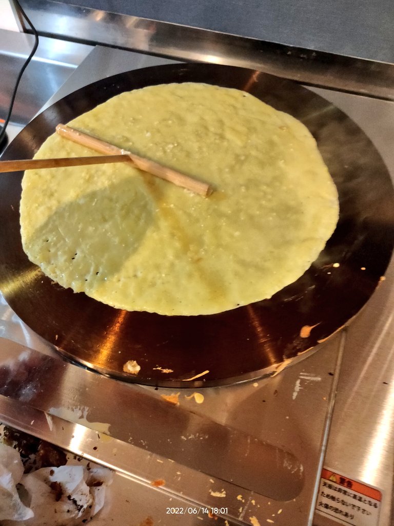 【お知らせ】
厨房に、業務用のクレープメーカーを用意しました！
オプション料金なしで貸出します。クレープ屋さんをやりたい方は是非！お仲間うちのパーティでも盛り上がること間違いなし！
私も試しに生まれて初めて焼いてみましたがテンション爆上がりしました！