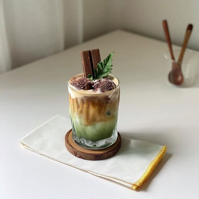BathoryCafe's tweet photo. Chocolate Mint Milk 🥛🍫
พร้อมการ์ดสุดพิเศษจากผู้ส่ง✨💌

To: @icharanyu🧸
From: @winterjay___❄️

#BathoryCafe https://t.co/QMfsXp2RDC
