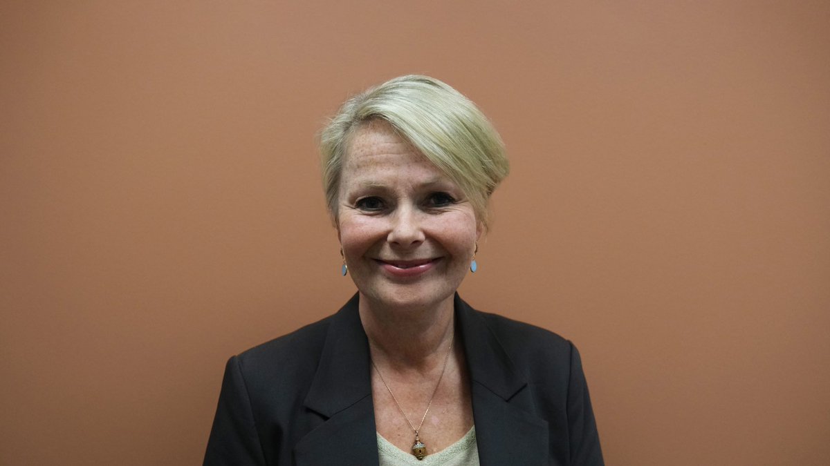 nhc_no's tweet photo. - Med krig i Europa er menneskerettigheter det viktigste Norge kan jobbe for, sier  Helsingforskomiteens nyvalgte generalsekretær @LindemanBerit. - Honnør til @sv som forhandlet ut kutt til menneskerettigheter og @UNHumanRights, legger hun til. https://t.co/6wKYXoF5lT